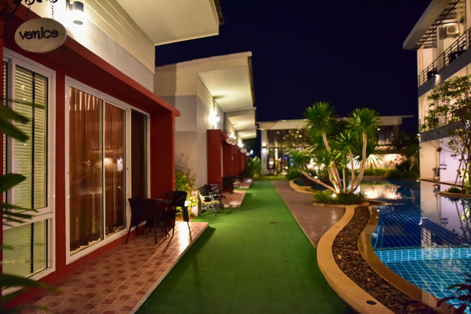 Hotel Milano Huahin Extérieur photo